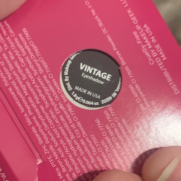2/$15 Makeup Geek Eyeshadow Single - Picture 2 of 2